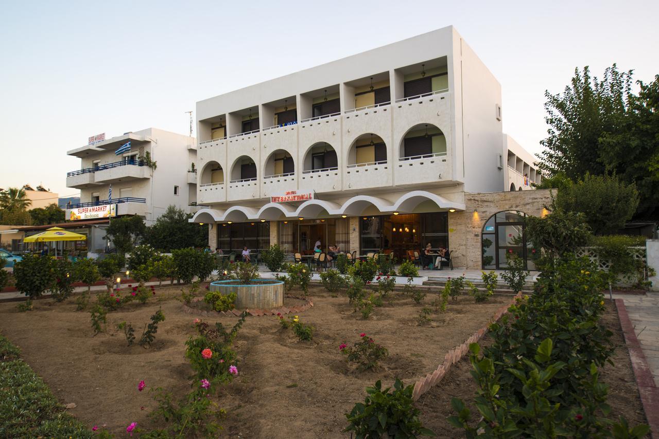 International Hotel 코스 타운 외부 사진
